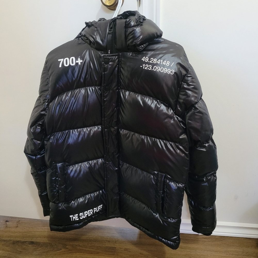 TNA SUPER PUFF LIMITED EDITION WOMEN'S SMALL GLOSSY BLACK
